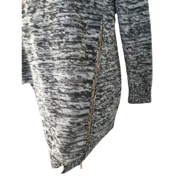 Iz Byer Sweater Tunic with Cowl Neck and  Assymetrical Zipper Size Medium - Picture 8 of 9